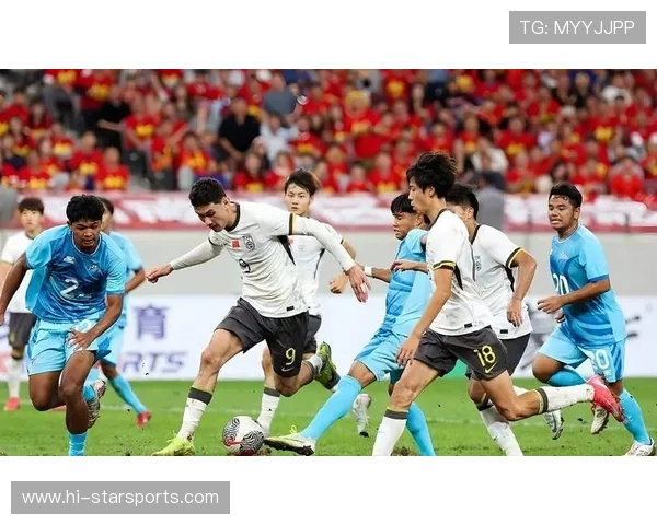 国足逆转取胜晋级亚洲杯八强在主场激情对决中展现团队力量